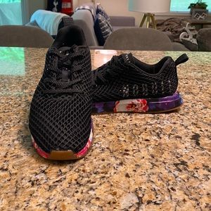 No Bull Project Black Space Floral Mesh Runner ***NEVER WORN***